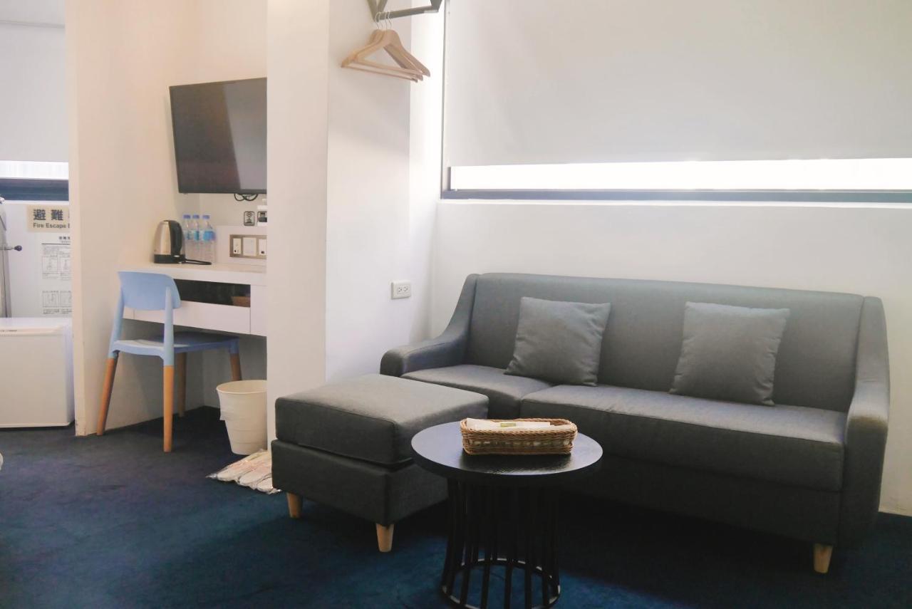 Time Flyer Hotel Đài Trung Ngoại thất bức ảnh