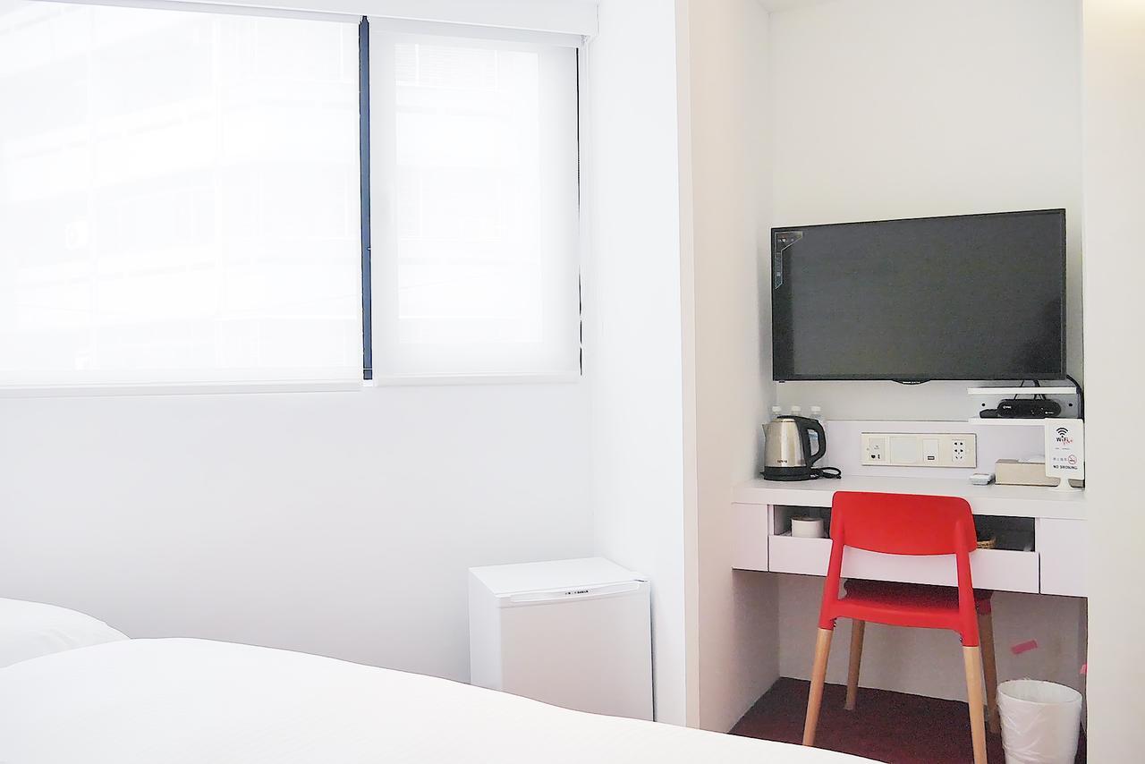 Time Flyer Hotel Đài Trung Ngoại thất bức ảnh