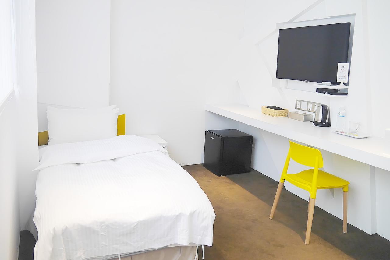 Time Flyer Hotel Đài Trung Ngoại thất bức ảnh