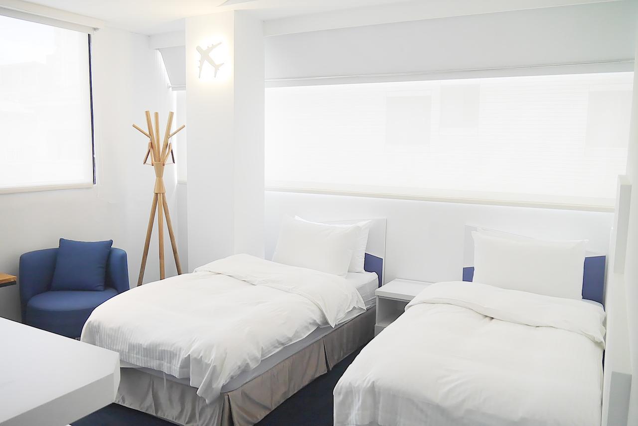 Time Flyer Hotel Đài Trung Ngoại thất bức ảnh